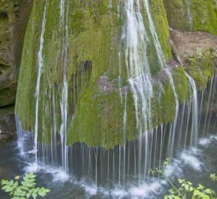 Cascadă din România, în topul celor mai frumoase din lume, abandonată